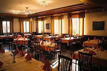 Hotel Lucija 3*